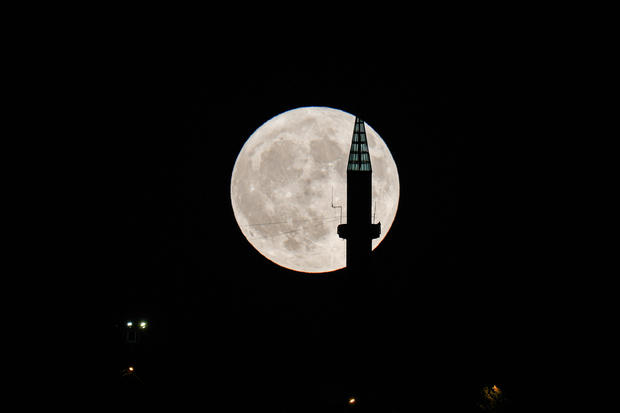 Supermoon in Turkiye's Izmir 